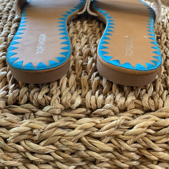 Brand new!  Beautiful canvas slip on shoes - Picture 3 of 4